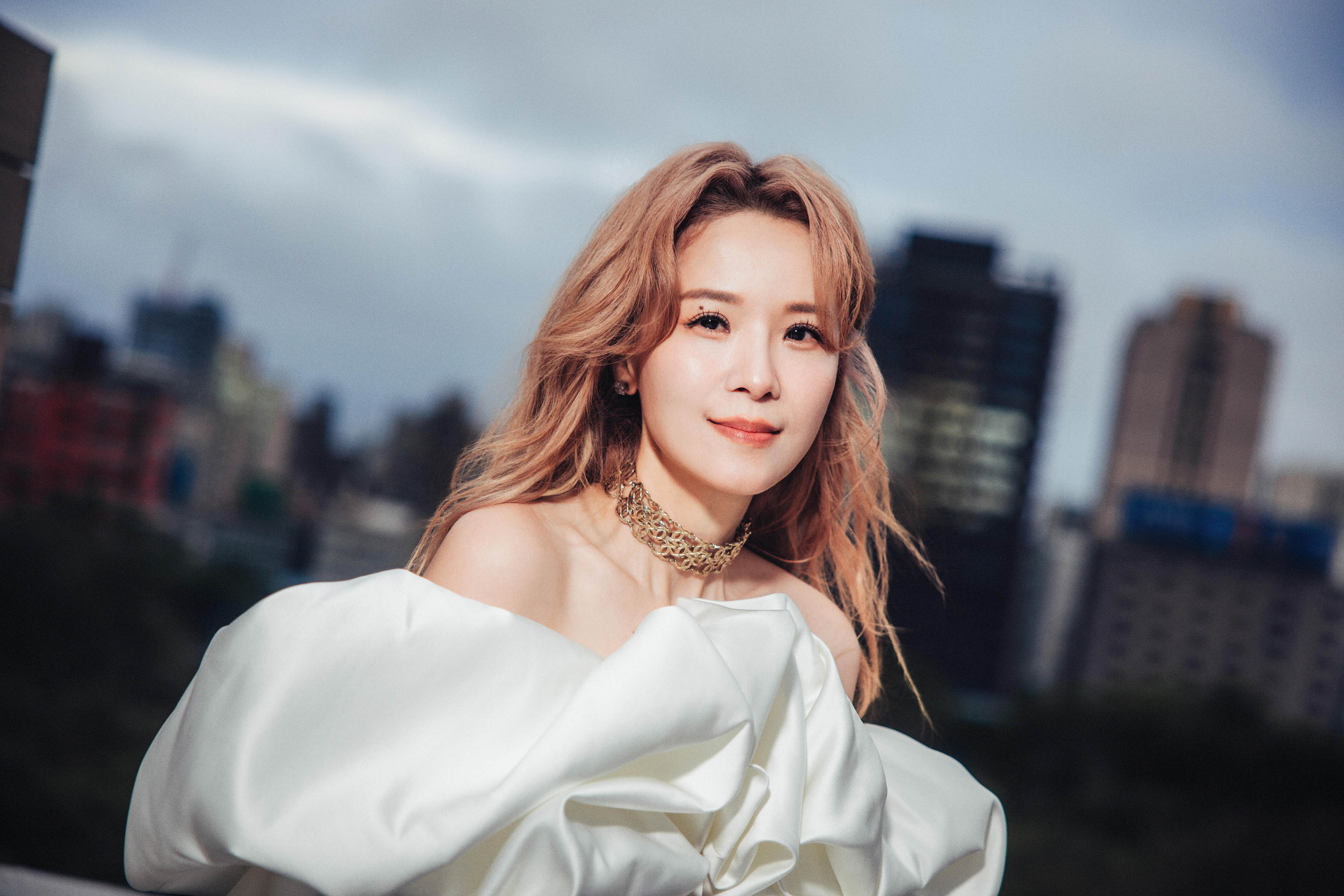 陳儀瑾（Sunny）推出首張個人專輯《攏是愛》同名曲由洪敬堯譜曲、製作，在歌詞中埋藏了很多「彩蛋」。圖/無限願景音樂工作室提供 