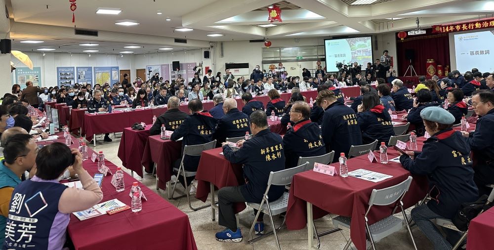 《圖說》今日為新年連假後首天上班日，侯友宜市長即率領市府團隊至板橋區辦理行動治理座談會。〈民政局提供〉