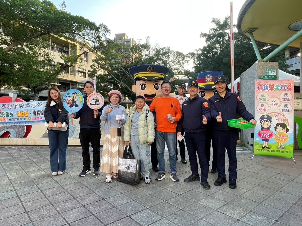 《圖說》永和分局在頂溪國小執行護童勤務。〈新北市警局提供〉